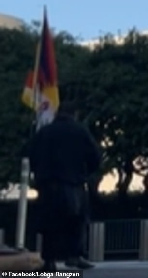 El horrible momento en que un manifestante tibetano se prendió fuego frente al edificio de las Naciones Unidas en Nueva York