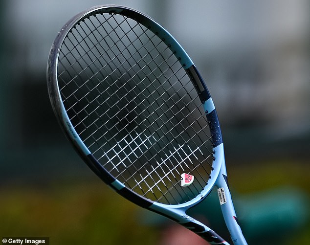 Wimbledon permitirá a una tenista turca exhibir un símbolo de sandía pro palestino en su raqueta, a pesar de decir que no permite mensajes políticos en la cancha.