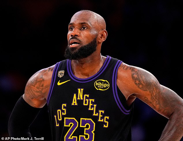 El entrenador de los Golden State Warriors dice que el intercambio de LeBron James se realizó luego de un intercambio viral con un fan
