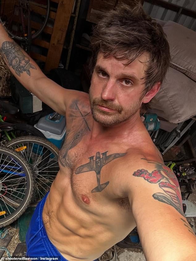Comediante australiano criticado por publicación vergonzosa en Socceroos, después de haber sido criticado por una broma terrible sobre la muerte de un niño de cinco años