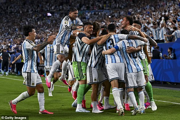 Cabo Verde hizo que Argentina pareciera normal, ya que casi sufrió una de las mayores conmociones de la Copa del Mundo. Por una vez no se trataba de Lionel Messi, sino de Sidny Lopes Cabral – escribe OLIVER HOLT
