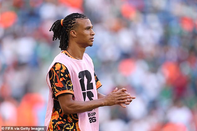 Fenerbahce confirma el fichaje del defensa del Manchester City Nathan Ake, mientras Ipswich llega a un acuerdo con Hull por el delantero brasileño: VER VENTANA