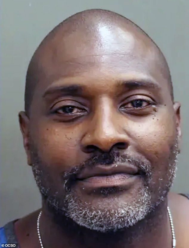 Ex estrella de la NFL y analista de ESPN arrestado durante el fin de semana del 4 de julio en Florida por cargos de carga de batería doméstica