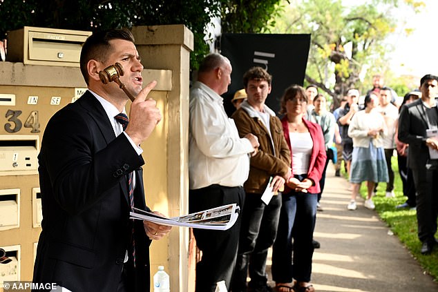 Las tasas de liquidación de subastas nacionales en Australia cayeron al 50 por ciento por tercera semana consecutiva después de los controvertidos cambios fiscales del Partido Laborista.