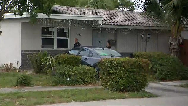 Un niño pequeño muere en el auto caliente de una niñera olvidadiza en un día abrasador de 101F