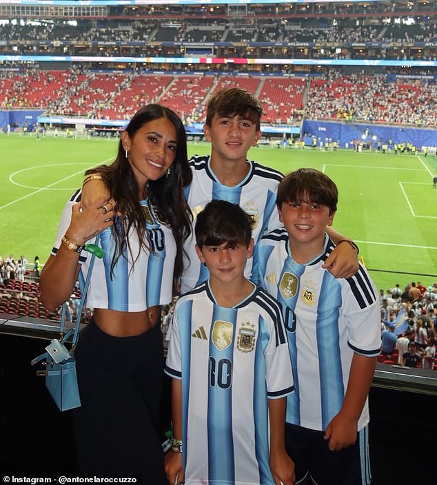 La esposa de Lionel Messi, Antonela Roccuzzo, compartió en cinco palabras su emotiva reacción ante el milagro de su marido en el Mundial… rompió a llorar tras su tardía victoria.