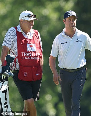 La estrella del golf del PGA Tour está furiosa con el gobierno del Reino Unido después de que a su caddie se le negara la entrada a Inglaterra antes del Abierto.