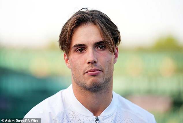 El nuevo héroe local de Wimbledon, Arthur Fery, insiste en que es “MUY británico”, a pesar de que Francia intenta reclamarlo porque nació en París y habla francés con sus padres… ¡pero eliminó la “é” de su nombre!