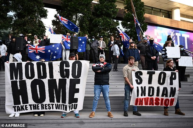 Manifestantes neonazis se reúnen frente al estadio Marvel de Melbourne para el discurso de ‘estrella de rock’ del primer ministro indio mientras 30.000 personas compran entradas