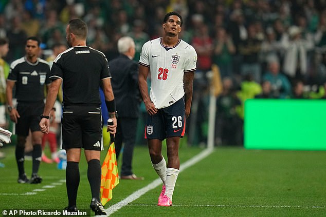 Jarell Quansah suspendido por DOS partidos: la FIFA no tuvo piedad de la estrella inglesa después de la tarjeta roja mexicana, a pesar de ceder ante la intervención de Donald Trump en la Copa del Mundo