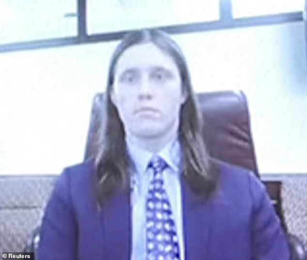 El llanto Tyler Robinson admite que su amante trans ‘no quería que hiciera eso’ después del asesinato de Charlie Kirk, según escuchó el tribunal