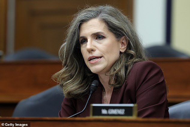 Nancy Mays lanzó un complot desesperado por el escaño en el Senado de Lindsey Graham horas después de su muerte, mientras Trump anunciaba a quién iba a ungir como su sucesor.
