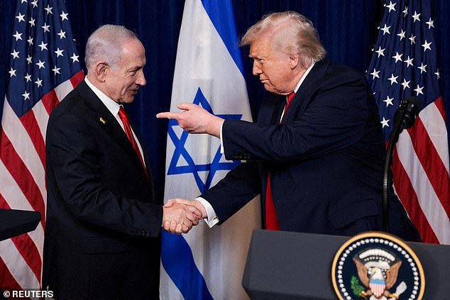 Israel revela un nuevo complot iraní para asesinar a Trump mientras el país llora al líder supremo Jamenei