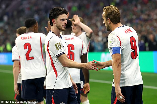 Inglaterra golpeada por el miedo a la enfermedad: Declan Rice aislado de sus compañeros de equipo de los Tres Leones antes del partido de cuartos de final de la Copa del Mundo contra Noruega; los oponentes luchan contra su propia enfermedad
