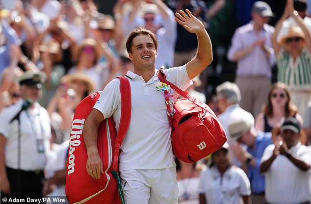La racha de cuento de hadas de Arthur Fery en Wimbledon finalmente llega a su fin: Alexander Zverev logra el comodín británico en dos sets, poniendo fin a una historia apasionante, escribe MATTHEW LAMBWELL
