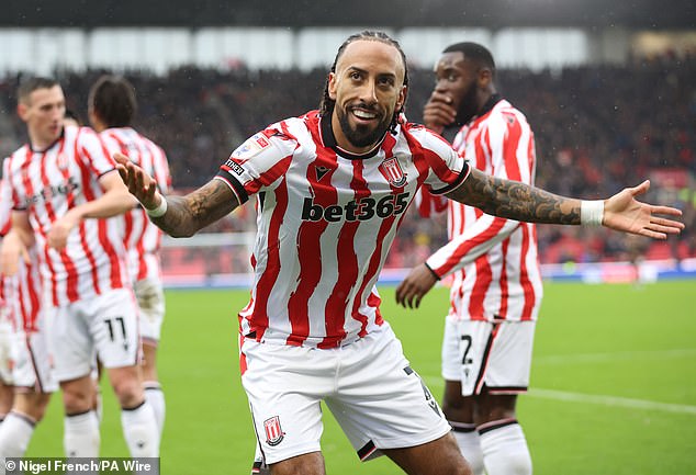 Upson Jr cambia Tottenham por Arsenal, Burnley está hablando de venderlo a Leipzig por £ 28 millones y los Wolves se acercan a £ 8 millones. Rafiki dijo: MIRA LA VENTANA