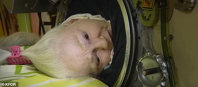 Una mujer de 78 años, la última superviviente de la polio que vivía en un pulmón de acero, una máquina de los años 40 rota y sin posibilidad de reparación.