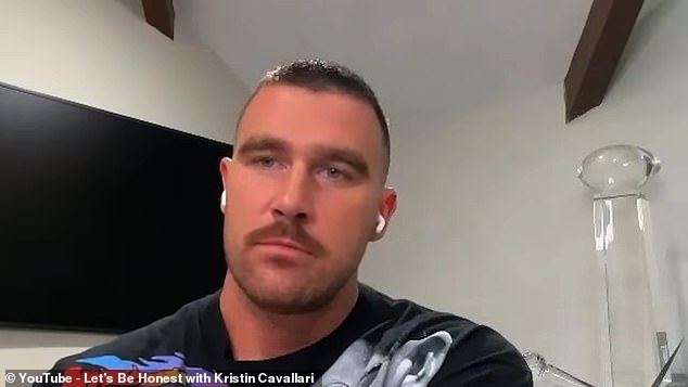 Aparece un clip coqueto en el podcast de Kristin Cavallari diciéndole a Travis Kelce que está “enamorada” de él… todo mientras él sale en secreto con Taylor Swift.