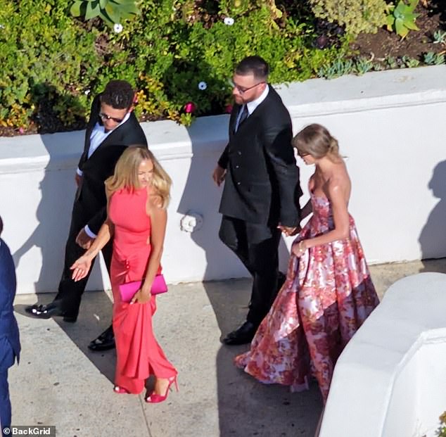 Brittany y Patrick Mahomes se mantienen unidos con sus mejores amigos Travis y Taylor en la ceremonia de la ex estrella de los Chiefs después de mantenerse fieles y discretos en la boda de MSG.