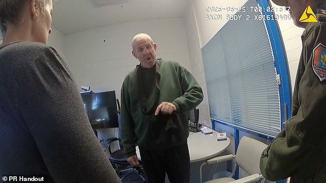 Imágenes nunca antes vistas muestran al asesino de Peter Falconio negándose a decirles a los detectives dónde estaba el cuerpo del mochilero en las semanas previas a su muerte.
