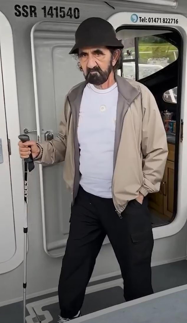 El gobernante de Dubai, Sheikh Maktoum, luce elegante cuando llega a las Tierras Altas de Escocia en un convoy de 60 automóviles para celebrar su 77 cumpleaños.