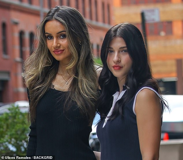 La cofundadora de la empresa Phoebe Gates se jactó de haber creado un asistente masculino falso antes de ser acusada de fraude.