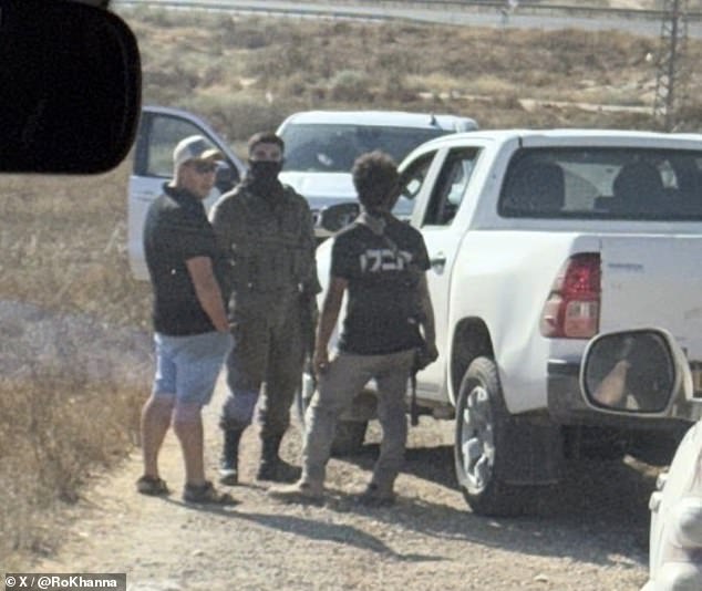 Un legislador demócrata afirma que fue detenido por israelíes armados durante un viaje a Medio Oriente… pero la derecha lo critica por “montar un truco publicitario”