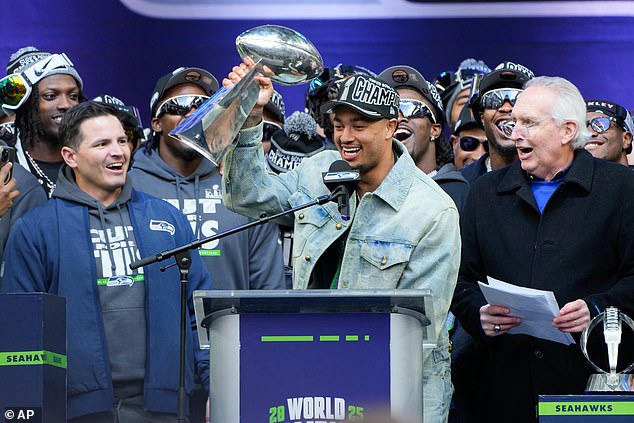 Los propietarios de los Seattle Seahawks acuerdan vender el equipo por una cifra récord de 9.600 millones de dólares cinco meses después de ganar el Super Bowl