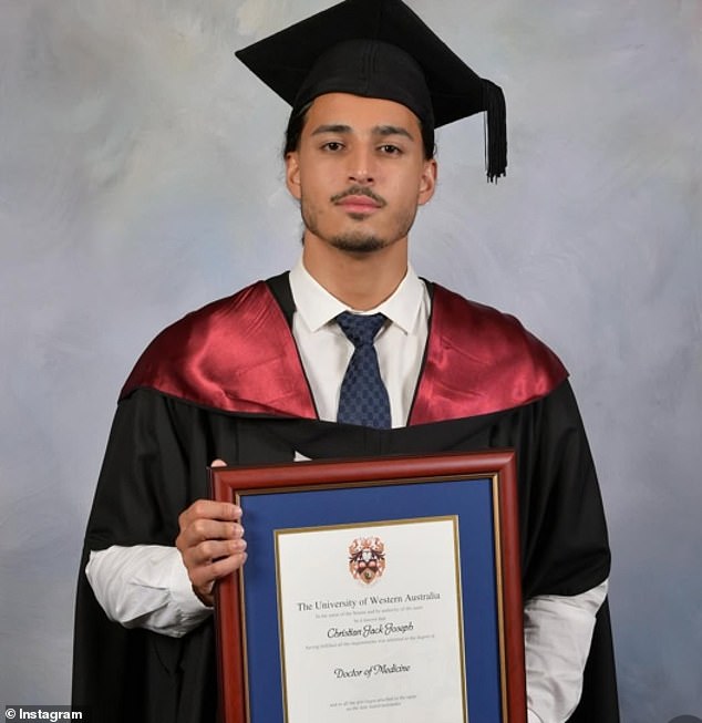 Un médico junior de Perth ha sido acusado de homicidio involuntario después de supuestamente confrontar a un hombre (63) que fue sorprendido mirando por la ventana de un amigo.