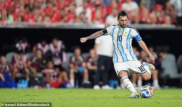 Argentina está dirigida por la maravilla eterna que es Lionel Messi, y su elenco de apoyo es más que un simple grupo de gruñidos anónimos… eso es lo que Inglaterra debe superar en la gran semifinal, escribe OLIVER HOLT