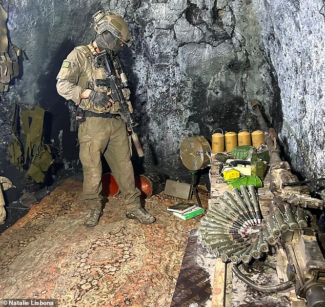 Dentro de los túneles llenos de armas debajo de la Ciudadela del Líbano, que durante mucho tiempo ha sido el bastión de Hezbolá y se utiliza para lanzar ataques mortales y drones.