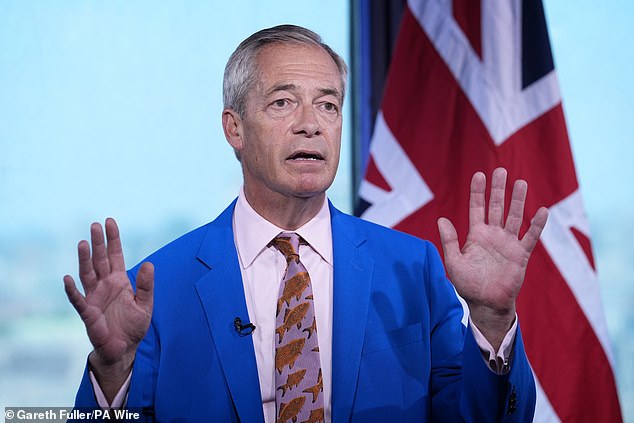 Nigel Farage “no es muy bueno como líder político”, ha declarado Sarah Wynne, mientras ella y Peter Hitchens discuten si el “pequeño” líder reformista saldrá de la fila de las donaciones.
