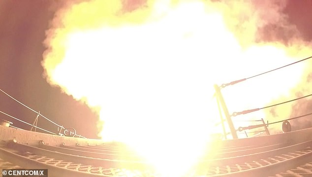 Los sitios de drones y misiles de Irán completamente destruidos por ataques estadounidenses en una batalla explosiva para asegurar el Estrecho de Ormuz