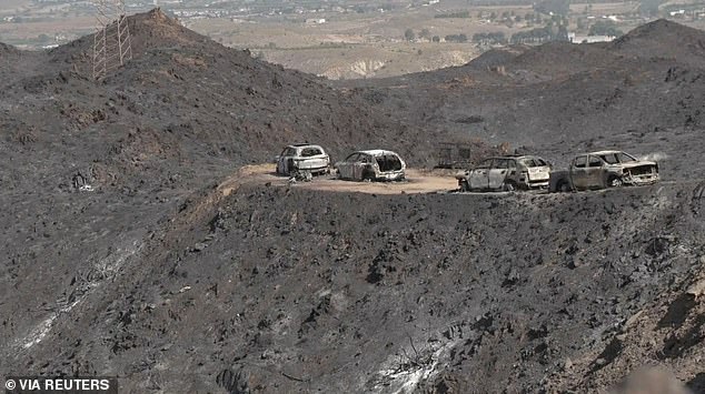 El condenado convoy de escape de Wildfire Brits: una imagen inquietante muestra cómo las víctimas atrapadas que huían del infierno español intentaron regresar antes de que el infierno descendiera sobre ellos.