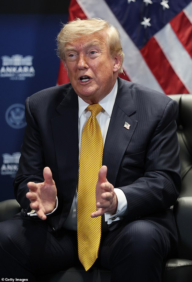Juez de Obama critica el ‘fondo para sobornos’ de Trump de 1.800 millones de dólares… y luego critica a sus abogados con una grave demanda por ‘corrupción’