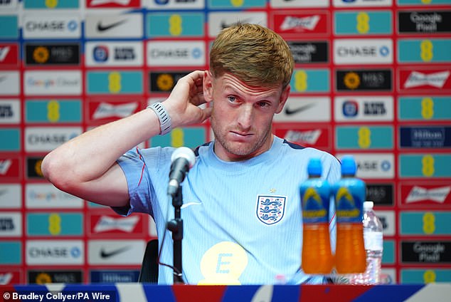 Jordan Pickford insta a los fanáticos de Inglaterra a olvidar la historia de Argentina antes de la semifinal de la Copa del Mundo mientras la policía se prepara para el caos mientras aumentan las tensiones y los fanáticos chocan.