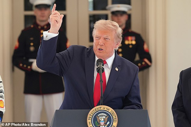 Trump desató una tercera ola de ataques punitivos contra Irán después de decirle al Congreso que Estados Unidos estaba nuevamente en guerra.