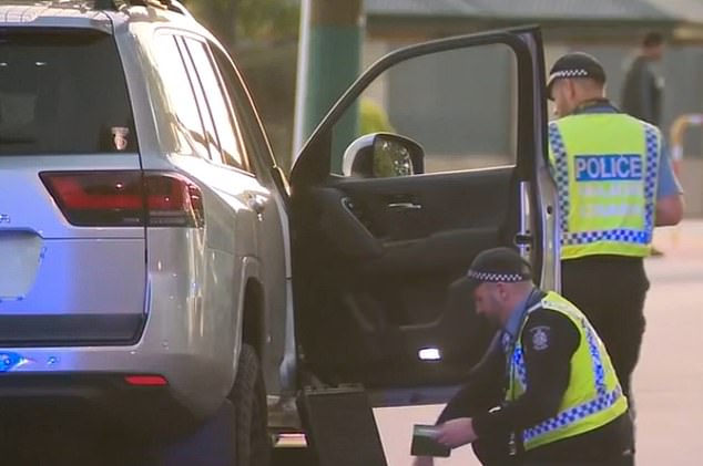 Imágenes ‘horripilantes’ de un niño llevado de urgencia al hospital con una mujer después de ser atropellado por un coche