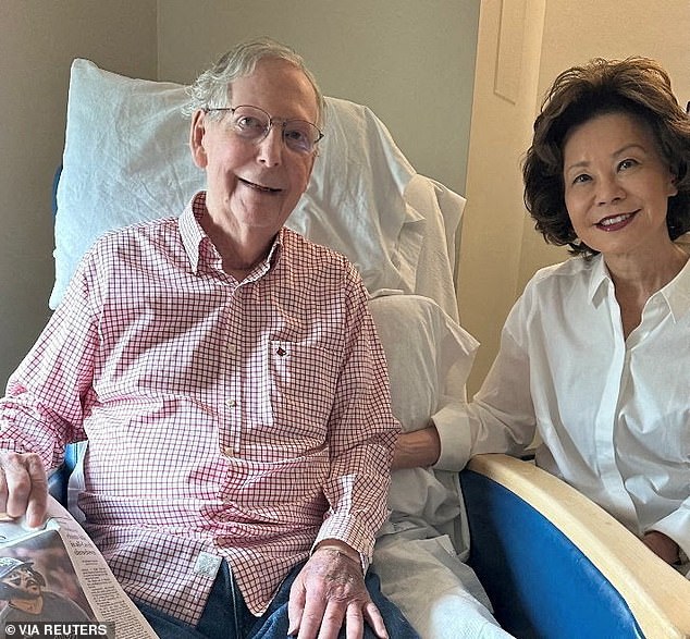 Compañero republicano de McConnell afirma que es una bomba sobre la foto del hospital