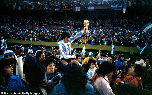 El día que corrí con el torso desnudo por las calles de Buenos Aires con los héroes del Mundial argentino: JEFF POWELL MBE