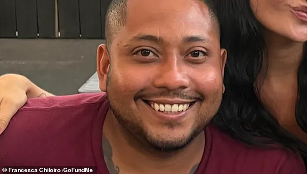 Un padre que conducía para encontrarse con su bebé recién nacido por primera vez fue atropellado por un corredor callejero en un BMW