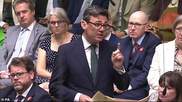 Se espera que el gobierno de Andy Burnham se mantenga neutral en cuanto a la muerte asistida a pesar de la presión de sus partidarios, en el último intento por legalizar esta controvertida práctica.