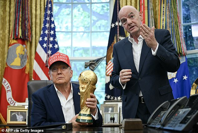 Tom Leonard: ¿Todas estas decisiones controvertidas prueban una conspiración para ganar la copa de Argentina y complacer a Trump?