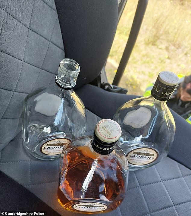 Un conductor de un vehículo pesado ebrio giró bruscamente en una autovía antes de ser arrestado por exceder seis veces el límite después de que la policía encontró botellas de whisky en su taxi.