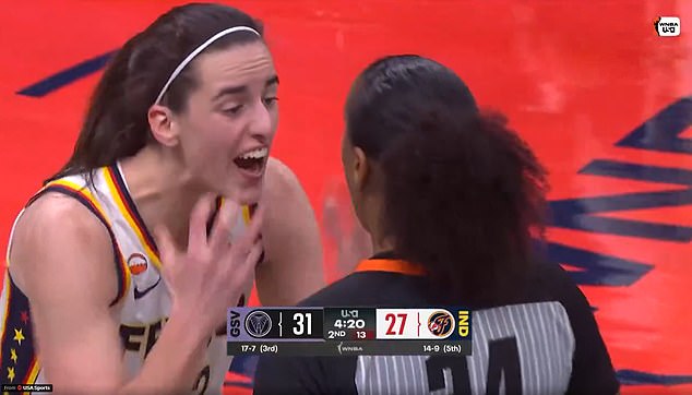 Caitlin Clark PERDIÓ ante un árbitro de la WNBA después de una controvertida falta de decisión durante el juego Indiana Fever