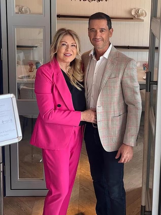 El director ejecutivo de la construcción, acusado de envenenarlo, pierde un apartamento Crowne de 9,5 millones de dólares en un nuevo y dramático giro de divorcio, después de llamar a otra mujer su ‘reina’