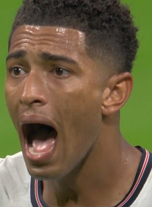 ‘¡Está en el medio de la portería!’: Jude Bellingham enfurece a Jordan Pickford por el empate de Argentina en la pesadilla de la Copa del Mundo, mientras Lionel Messi descubre la ‘hoja de trucos’ de penales de la estrella inglesa