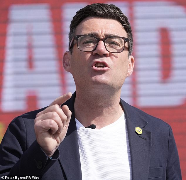 La izquierda le dice a Burnham que mantenga a Red Ed en el número 11: ahora los parlamentarios de línea dura están tratando de detener un movimiento para convertir a Mahmoud en el próximo canciller