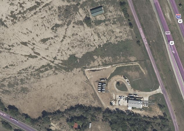 Las aguas de la inundación se tiñeron de color rojo sangre tras desbordar las orillas del río Texas