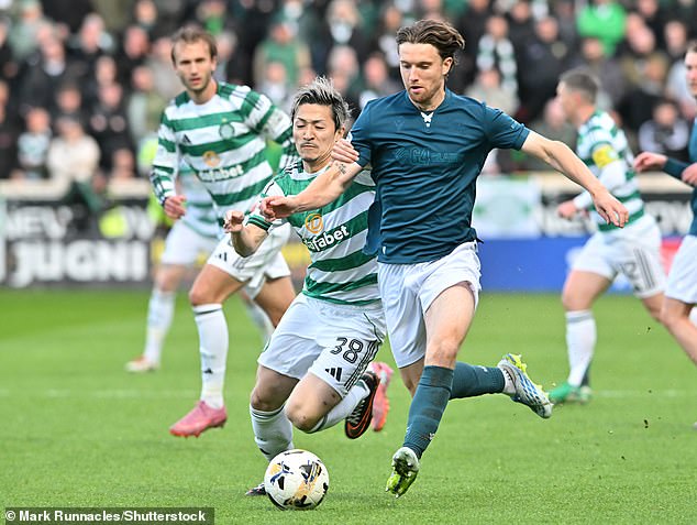 Motherwell está considerando emprender acciones legales después de que el mediocampista de la SFA Elliot Watt fuera sancionado con cuatro partidos por criticar al VAR.